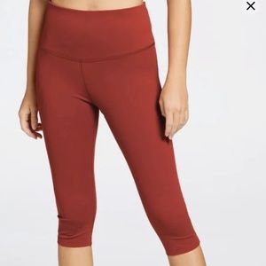 Woman’s CALIA Power sculpt crop leggings, hits below knees